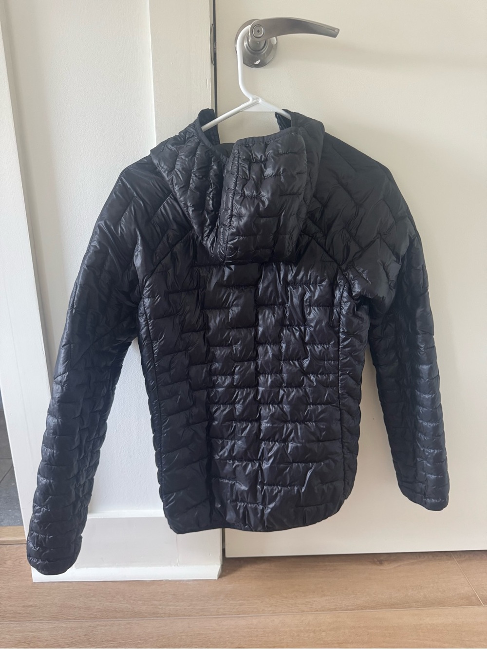 Women’s Patagonia Black Lightweight Down Jacket - Picture 4 of 4